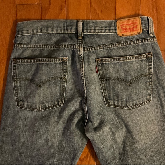 Levi’s 550 Relaxed Fit Zipper 🪰 Jeans! - Picture 7 of 10